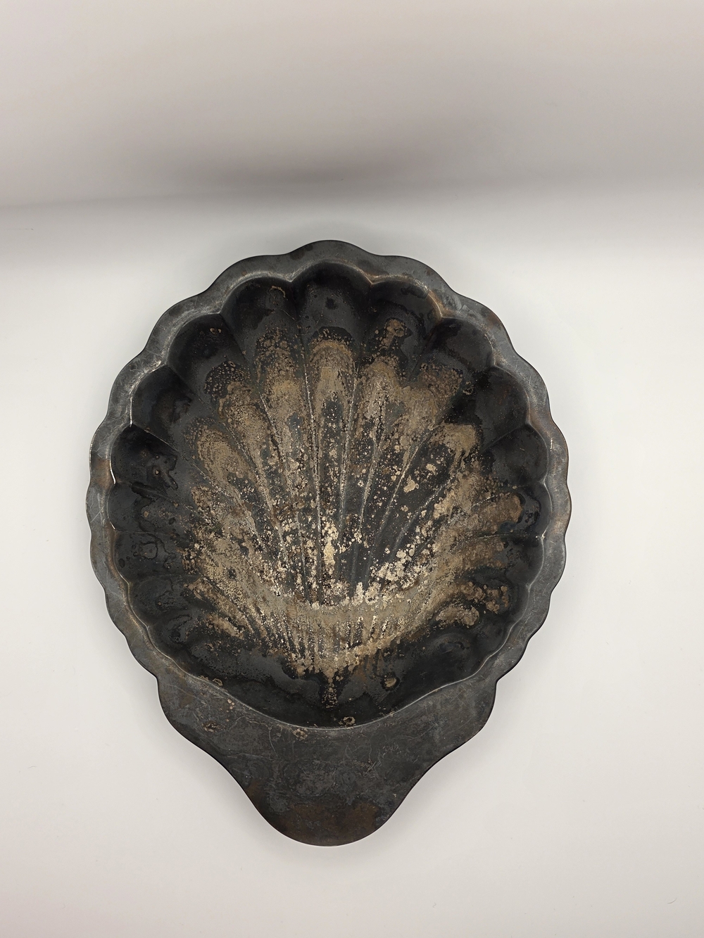 Vintage Silverplate Scallop Shell Trinket Dish Catchall – Moody Dark Patina